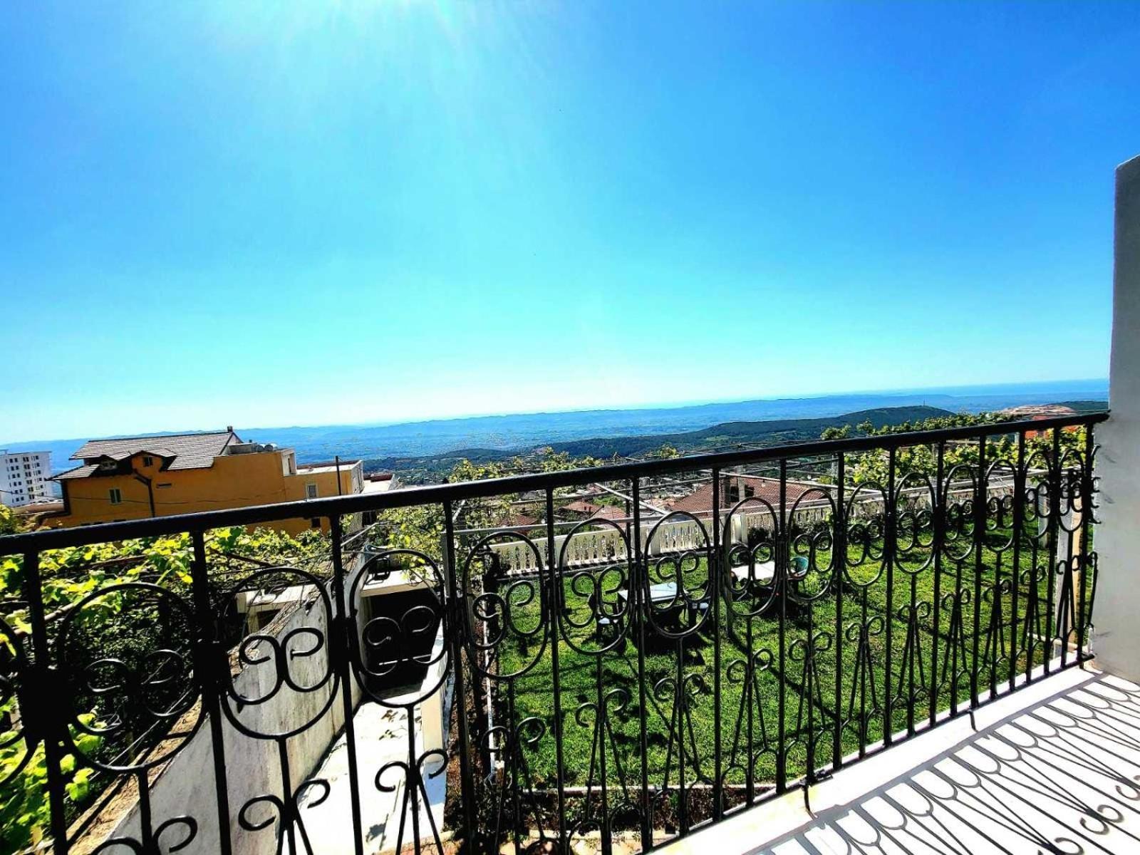 Garden Villa Guni Krujë Exterior foto