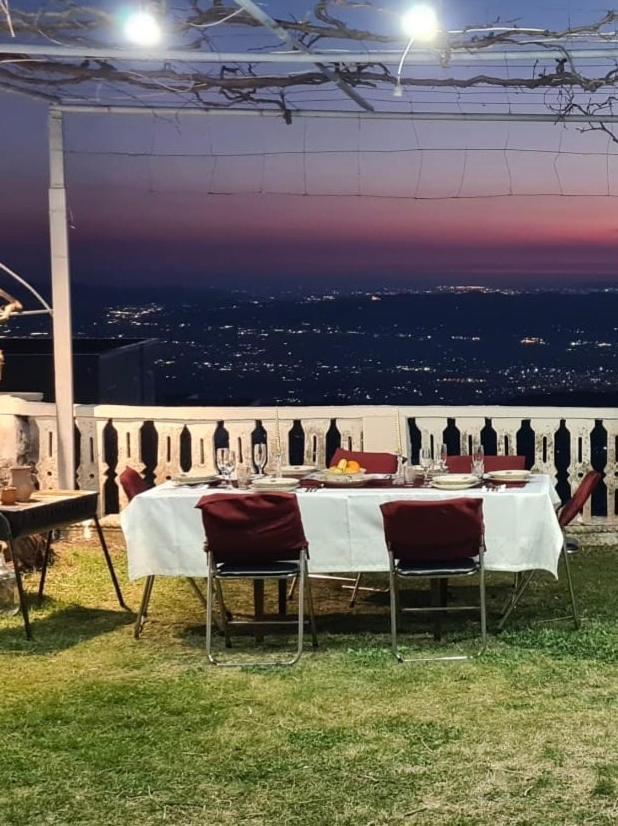 Garden Villa Guni Krujë Exterior foto